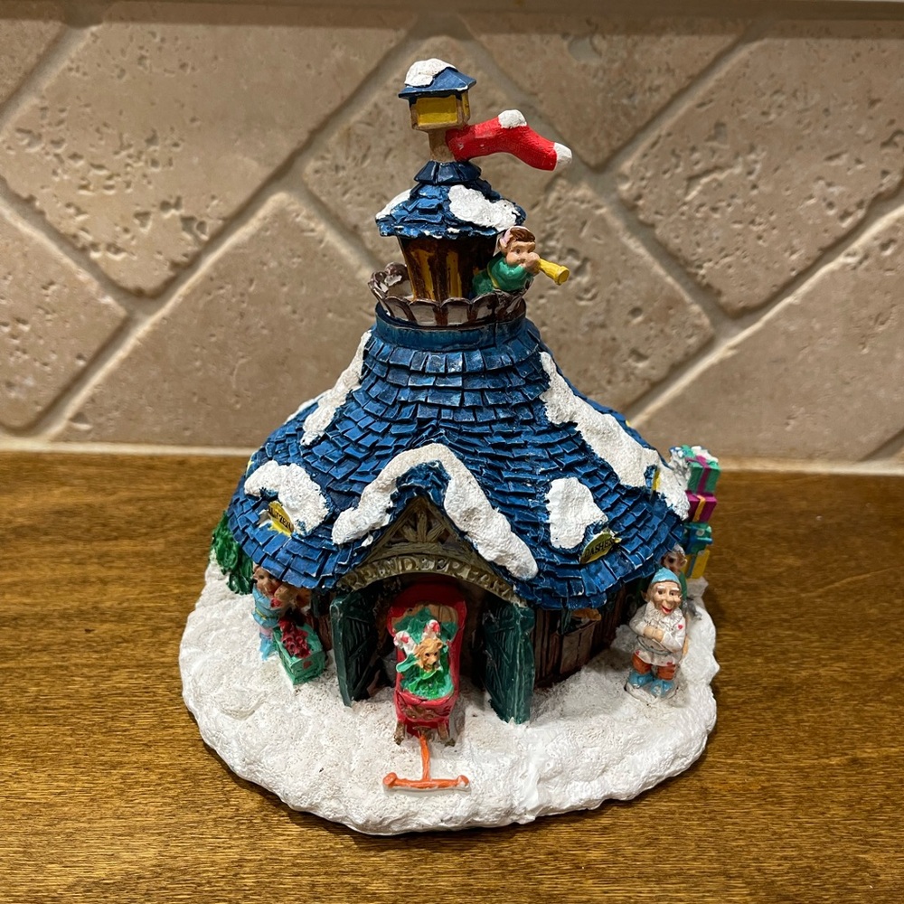 Vintage Santa’s Town Reindeer barn